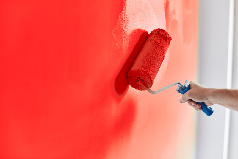 بهترین ابزار برای نقاشی داخل خانه | نکات رنگ آمیزی با غلتک