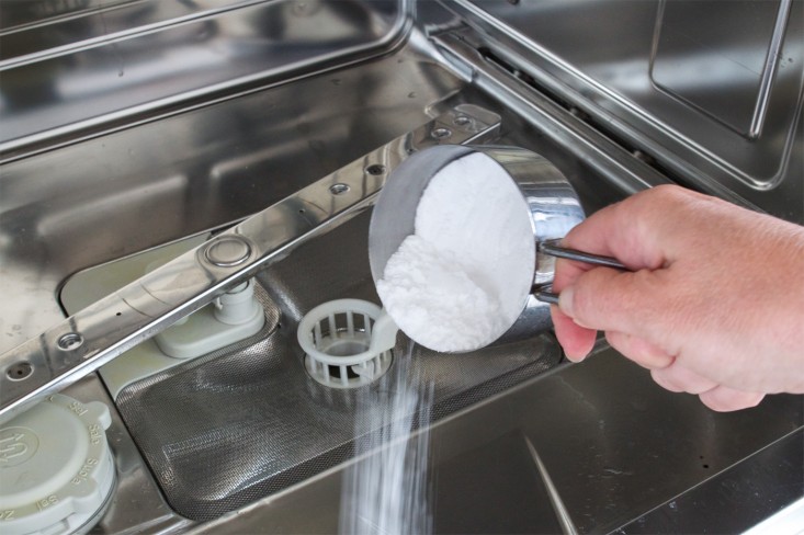تمیزکردن ماشین ظرفشویی با جوش شیرین