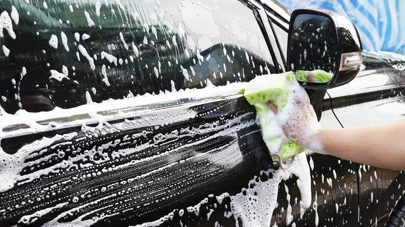 شستن اتومبیل در خانه