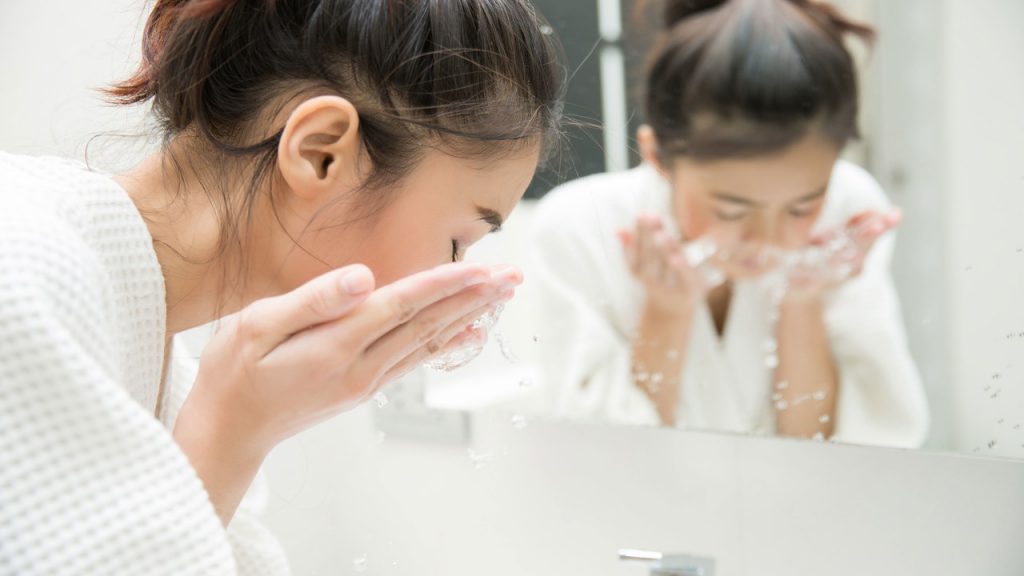 8 کاری که نباید با مایع ظرفشویی انجام دهید