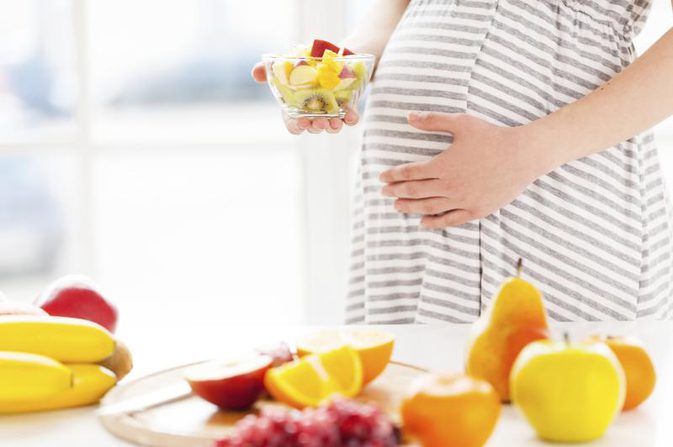 تغذیه در دوران بارداری یکی از مهمترین نکاتی است که بایدمد نظر قرار داد