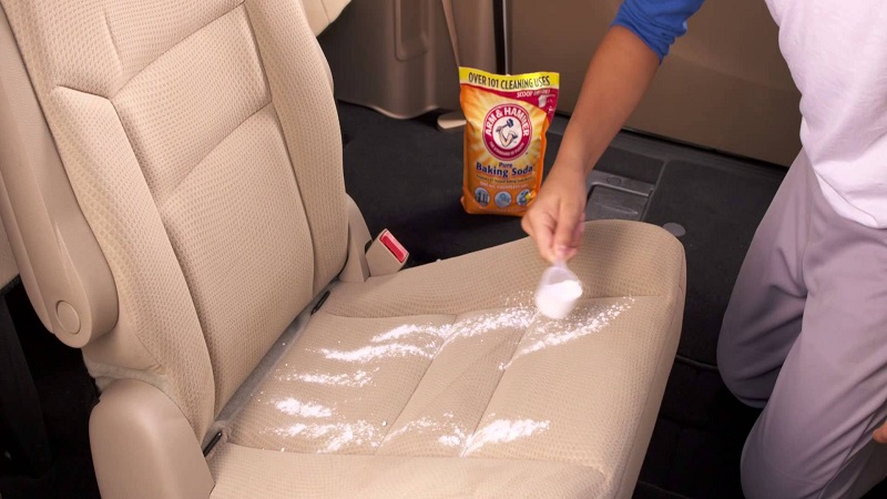 استفاده از جوش شیرین برای پاک کردن صندلی خودرو