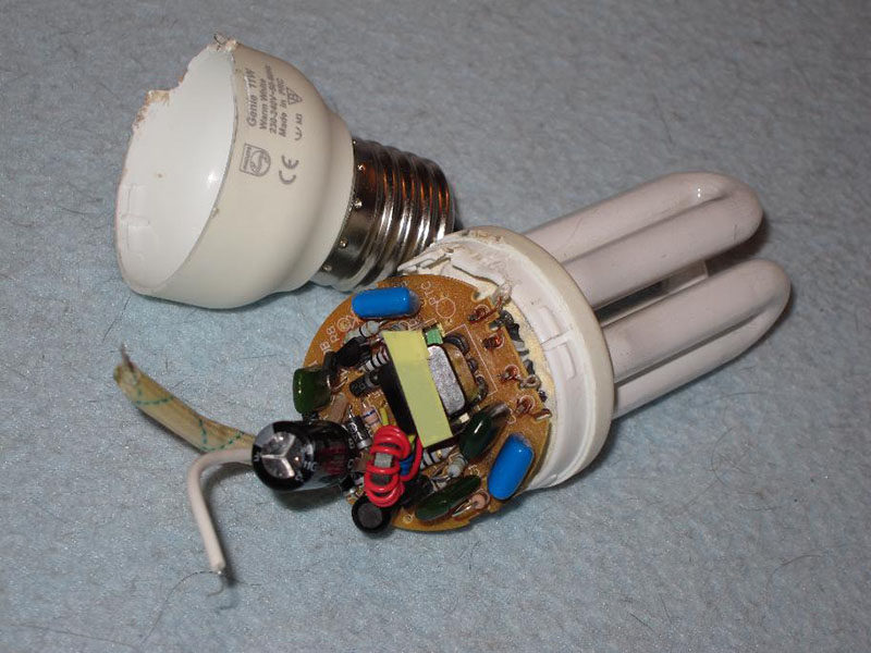 تعمیر لامپ کم مصرف و ۶ روش برای احیای لامپ‌های خانه‌تان