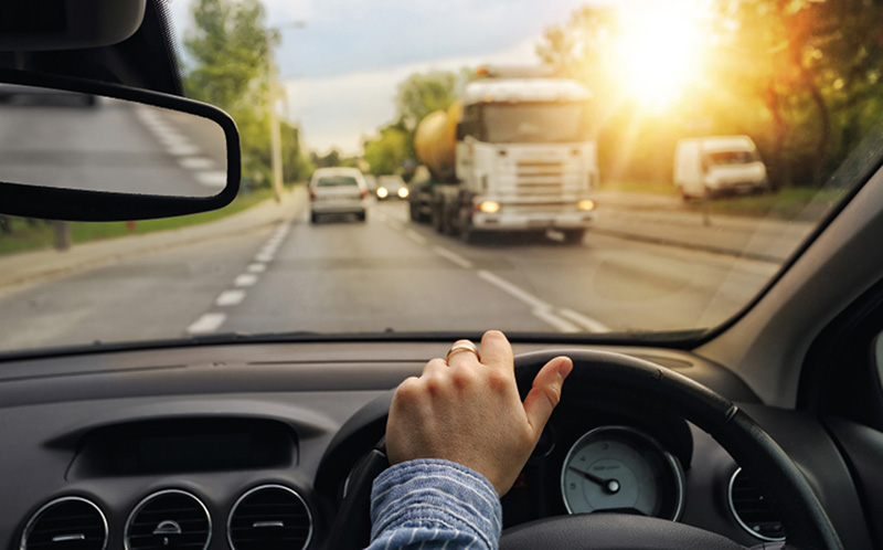کشیدن شده فرمان به جهت راست یا چپ از علائم عیب در سیستم تعلیق خودرو است