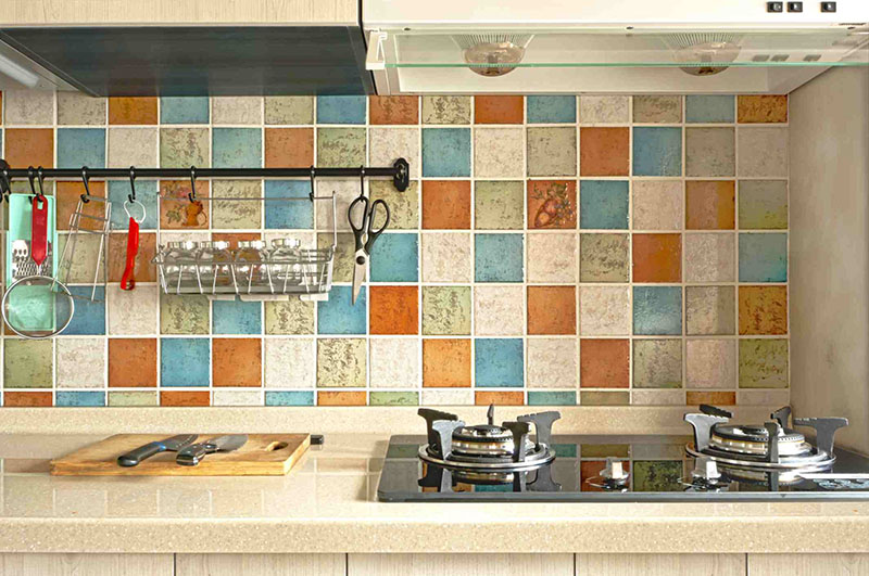 مدل کاشی آشپزخانه چهارخانه یکی از ساده‌ترین مدلهای کاشی و سرامیک آشپزخانه به حساب می آید 