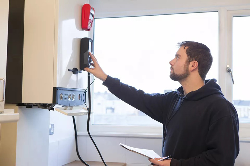 حتما قبل از شروع فصل سرد، سیستم گرمایشی خانه خود را توسط یک فرد متخصص بررسی و راه اندازی کنید.