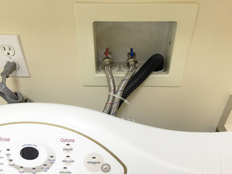 شلنگ مسدود شده، تا خورده و یا جدا شده، موجب عدم تخلیه آب ماشین لباسشویی می‌شود.