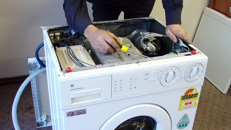 تایمر ماشین لباسشویی به دلایل مختلفی مانند خرابی قفل در و یا پمپ تخلیه آب، ممکن است کار نکند.