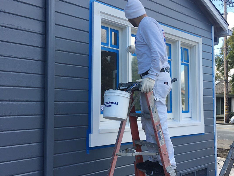 برای رنگ کردن نمای ساختمان بیشتر از رنگ‌های لاتکس استفاده می‌شود.