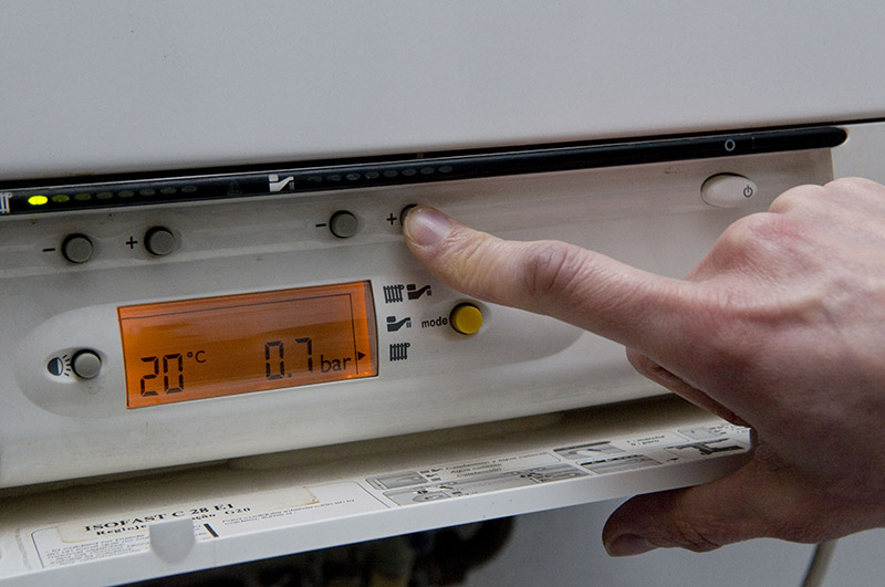 افت فشار آب و نبود آب کافی در دستگاه، یکی از مهم‌ترین عوامل مؤثر بر روشن نشدن پکیج ایران رادیاتور شماست
