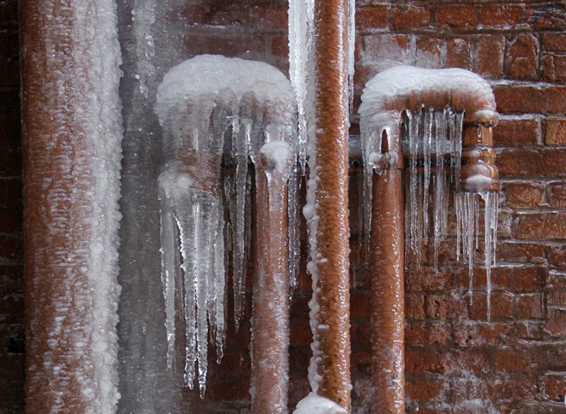 راههای جلوگیری از یخ زدن لوله های آب در زمستان