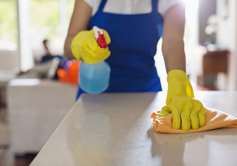 نکاتی که در خانه تکانی آشپزخانه باید رعایت کنید این است که از مواد شوینده شیمیایی به هیچ وجه استفاده نکنید.