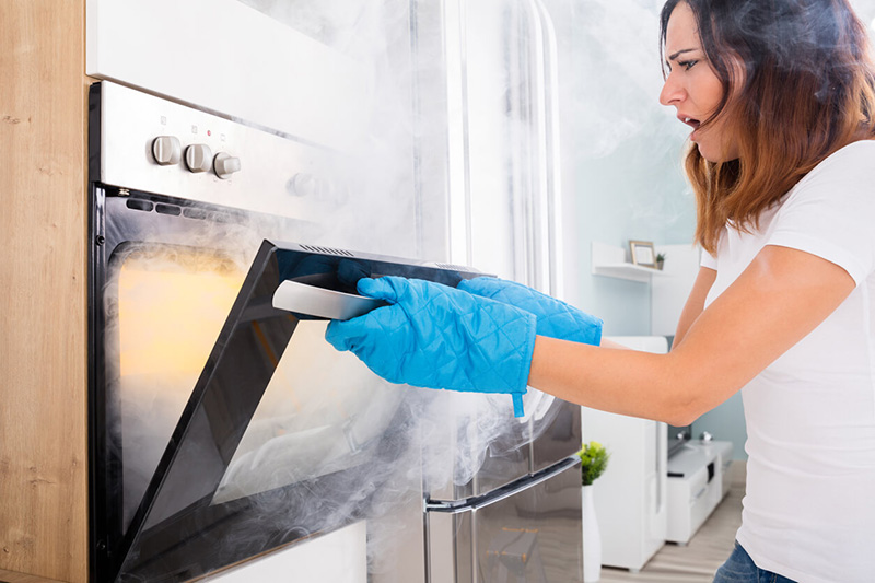 استفاده از اگزاست فن در آشپزخانه موجب می‌شود تا رطوبت و بوی غذاها و روغن‌های سوخته حاصل از پخت و پز از خانه خارج شود