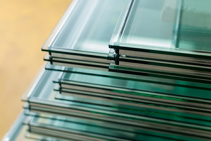 شیشه دو جداره یکی از نمونه عایق‌های هم‌رفتی است