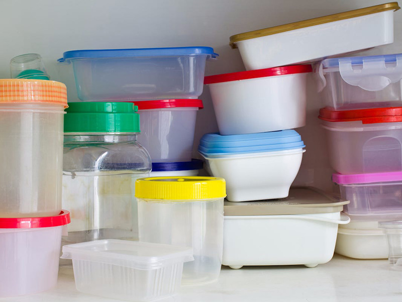 ماشین‌های ظرفشویی تا حدی داغ می‌شوند که ممکن است پلاستیک به خصوص انواع نازک یا ظریف‌تر پلاستیک در آن‌ ذوب شود.