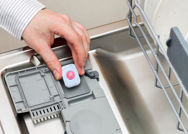 قرص ماشین ظرفشویی یکی از کامل‌ترین موارد برای شستشوی ظروف در ظرفشویی است.