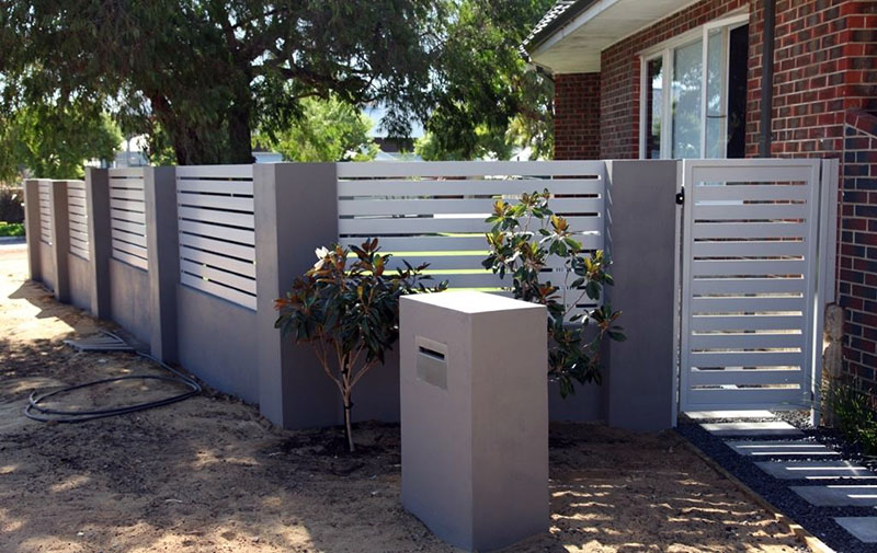 این نوع مدل درب حیاط خانه، معمولا به درد گذرگاهی با عرض کم می‌خورد.