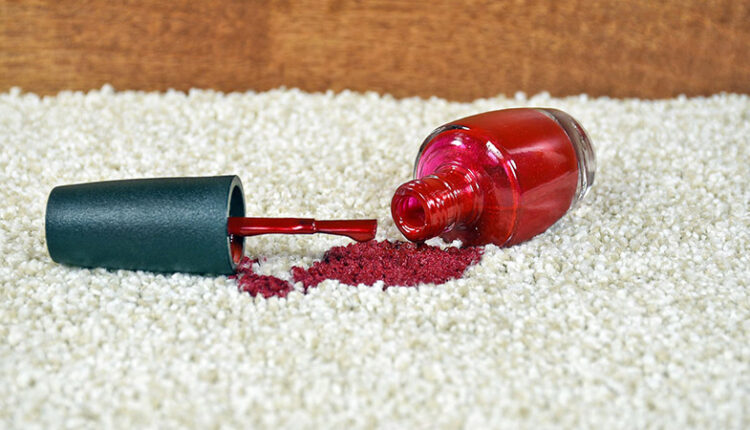 ساده ترین روش های پاک کردن لاک از روی فرش