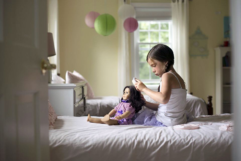 تزیین اتاق کودک با عروسک به کودک شما احساس امنیت و آرامش بیشتری می‌بخشد.