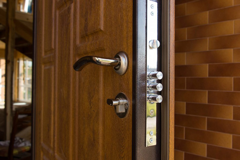 استفاده از قفل‌های ضد سرقت امنیت ساکنین خانه را افزایش می‌دهد.