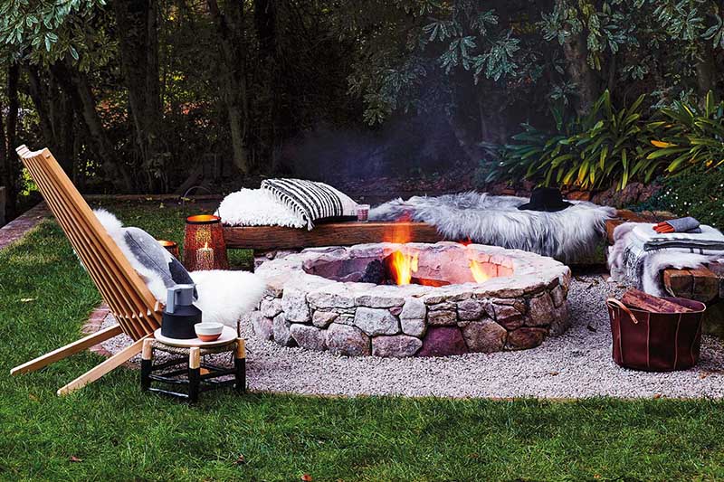 بهتر است در باغ مکانی را برای روشن کردن آتش یا درست کردن کباب در نظر بگیرید.