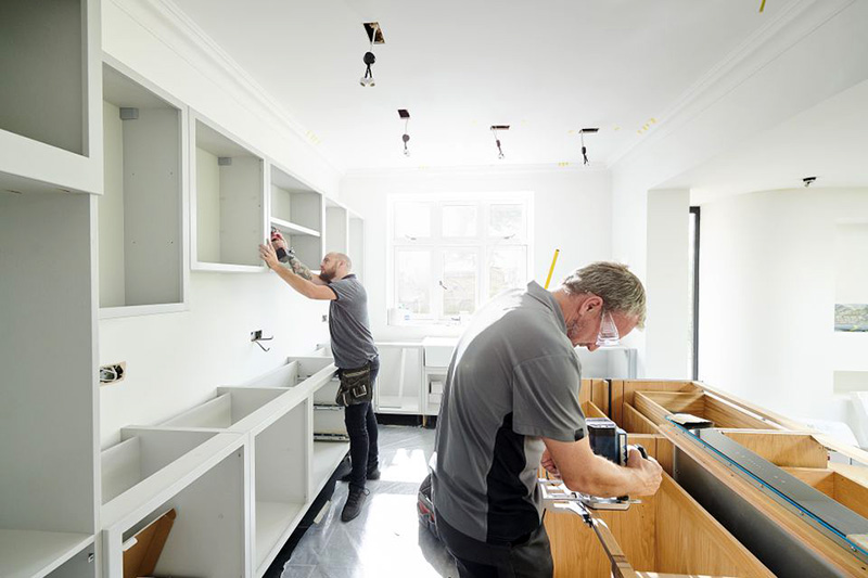 هزینه بازسازی آشپزخانه به عوامل متعددی بستگی دارد.