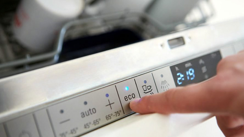انتخاب برنامه مناسب و درست برای شستشوی ظروف، در میزان مصرف آب ماشین ظرفشویی بوش تأثیر می‌گذارد.