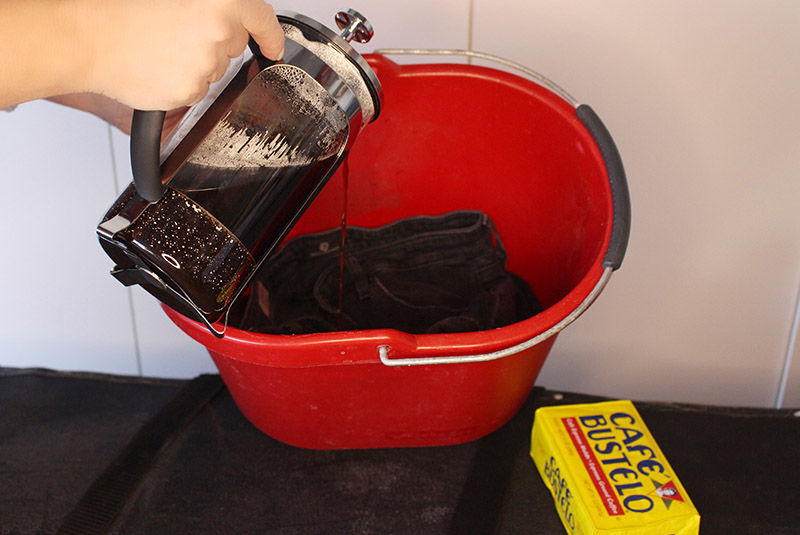 شستشو لباس‌های مشکی با قهوه یکی از راهکارهای خوب برای از بین بردن هر نوع لکه است.