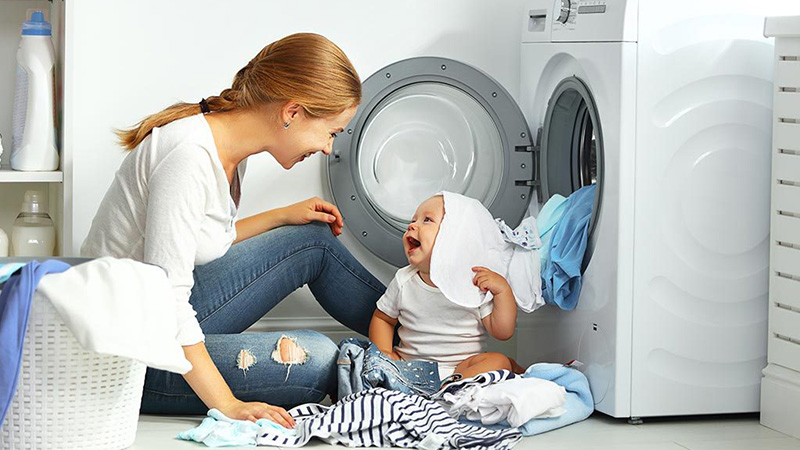 شستن لباس نوزاد: لباس نوزاد را با چی بشوریم؟