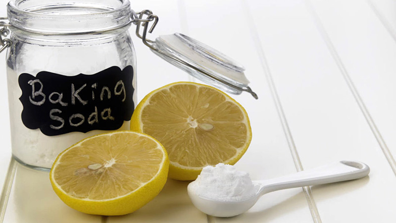 روش براق کردن لوستر برنز از طریق خمیر جوش شیرین و آب لیمو بسیار موثر و رایج است.