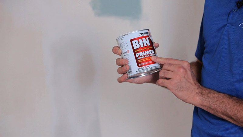 پرایمر رنگ ماده‌ای است که سطح را برای رنگ کردن آماده می‌کند و موجب می‌شود تا رنگ بهتر روی دیوار بنشیند.