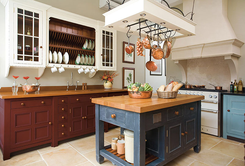استفاده از رنگ‌های تلفیقی در مدل کابینت جزیره متحرک، فضای آشپزخانه را گرم و صمیمی خواهد کرد.