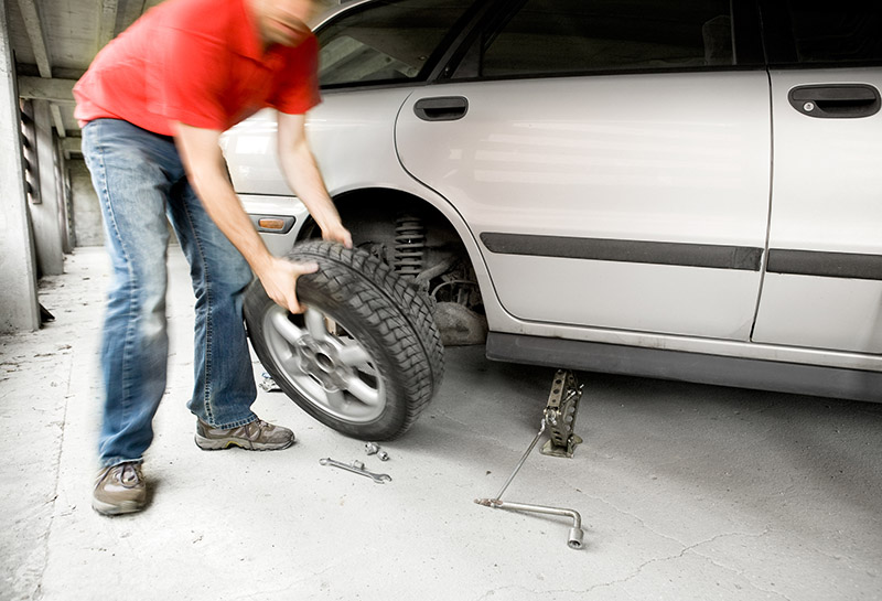 علت صدا دادن چرخ ماشین می تواند ناشی از پله کردن تایر خودرو و فرسودگی قطعات جلوبندی یا عدم میزان فرمان باشد.