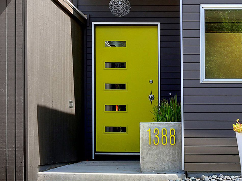 در انتخاب رنگ درب ورودی ساختمان باید به سبک ساختمان نیز توجه کنید.