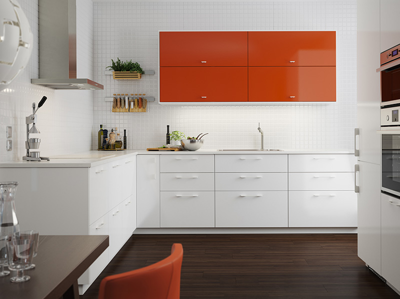 رنگ نارنجی بهترین رنگ کابینت های گلاس برای افرادی است که دوست دارند با علاقه و انرژی بیشتری در فضای آشپزخانه کار کنند و وعده‌های غذایی‌شان را میل کنند.
