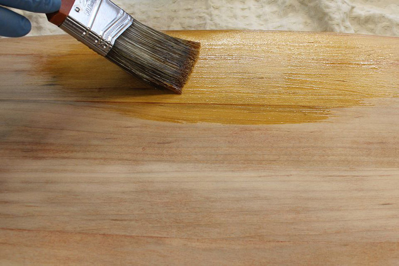 لاک چوب مناسب برای جلوگیری از تغییر رنگ درب چوبی داخلی