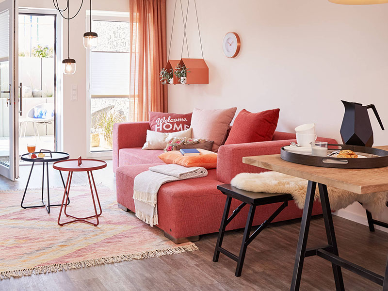 ترکیب رنگ در دکوراسیون منزل با صورتی بسیار دوست داشتنی‌تر می‌شود و سبک خانه‌تان را مدرن‌تر و دلنشین‌تر خواهد کرد.