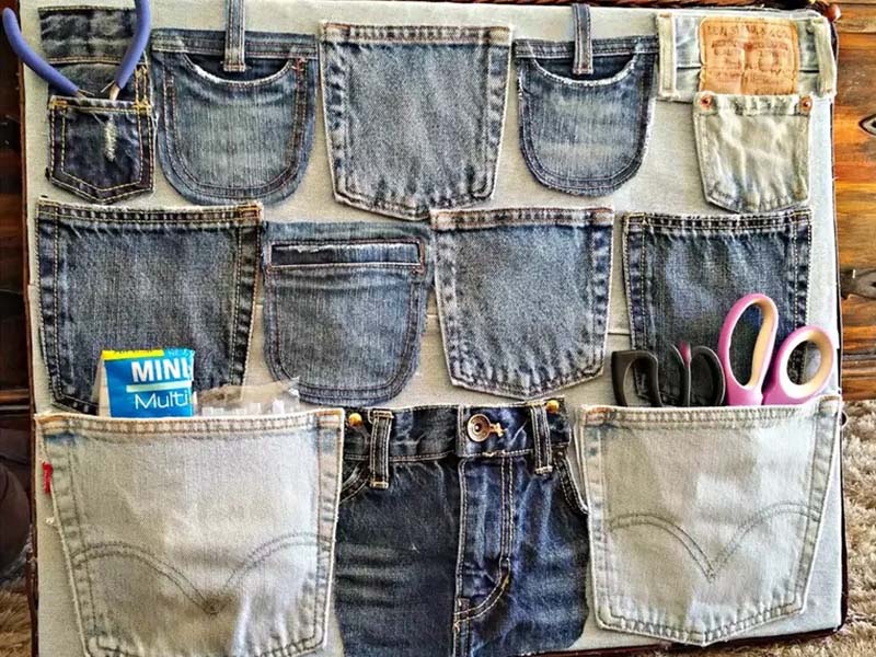 ترفند با لباس کهنه: تبدیل جیب شلوار جین به محل نگهداری ابزار یا جاجورابی دیواری