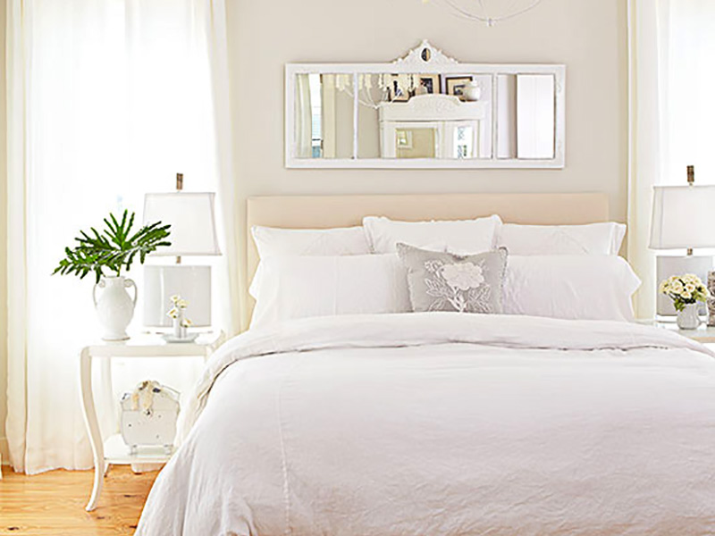 دکوراسیون دیوار سفید در اتاق خواب به شما کمک می‌کند تا خوابی آرام و راحت داشته‌باشید.