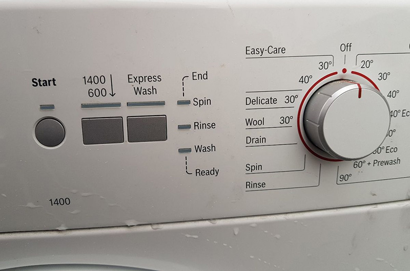 بیشتر ماشین‌های لباسشویی دارای برنامه های آبکشی تنها نیز هستند. این برنامه‌ها معمولا با نام Rinse  و یا Rinse & Spin مشخص شده است. بهتر است پس از استفاده از وایتکس در لباسشویی برای پاکسازی ماشین، دستگاه یک دور با این برنامه کار کند تا هیچ اثری از وایتکس در ماشین به جا نماند.