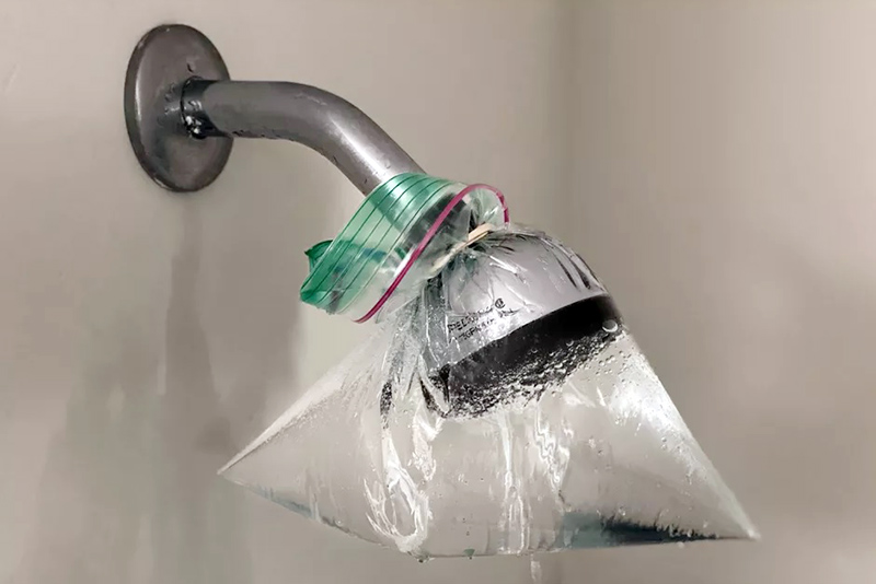روش ضدعفونی سردوش حمام با سفیدکننده | ترفندهای ضدعفونی کردن سردوش حمام