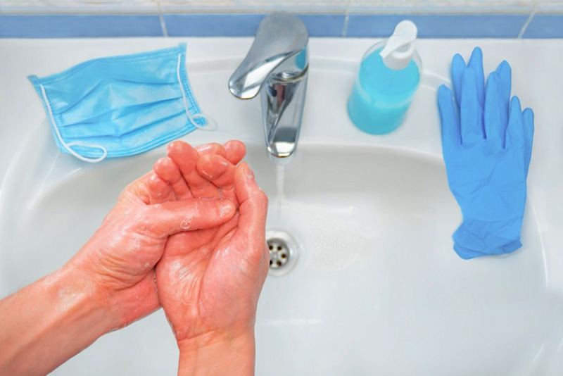 استفاده از ماسک و دستکش برای ضد عفونی حمام و سرویس بهداشتی | محلول ضدعفونی کننده حمام و سرویس بهداشتی | مواد ضدعفونی کننده حمام و دستشویی