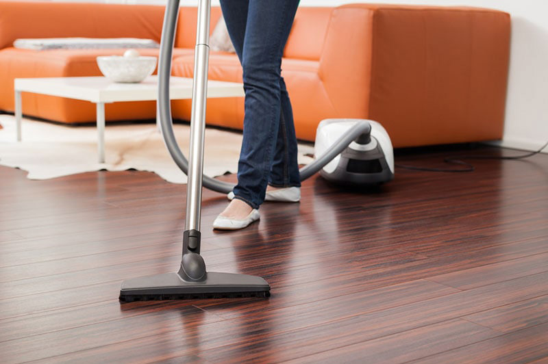 استفاده از برخی لوازم مانند جاروبرقی با سیم بلند به شما کمک می‌کند تا نظافت منزل را با سرعت بیشتری انجام دهید.