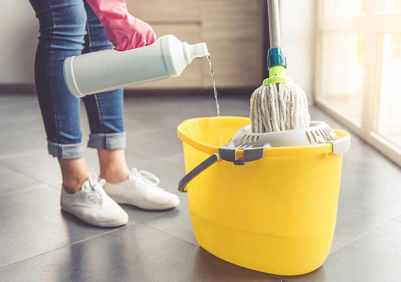 استخدام نظافتچی خبره آشنا به تکنیک‌های نظافت منزل
