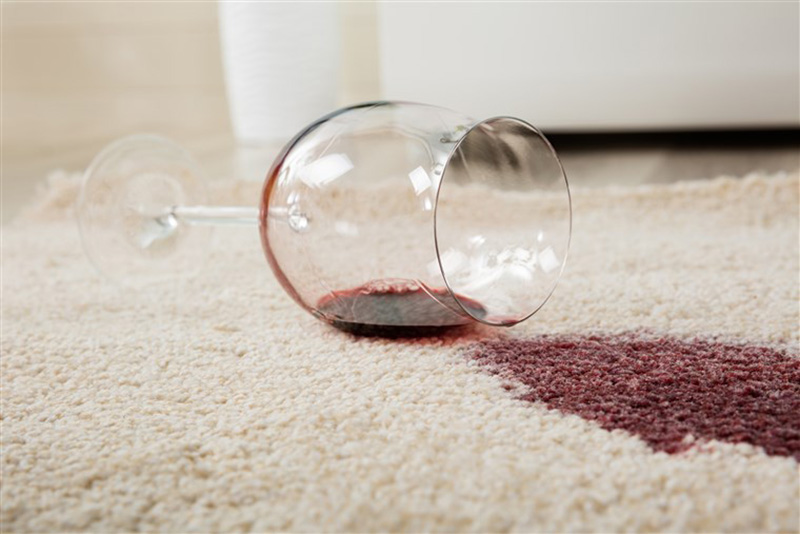 روش تمیز کردن لکه‌های رنگی مختلف از فرش
