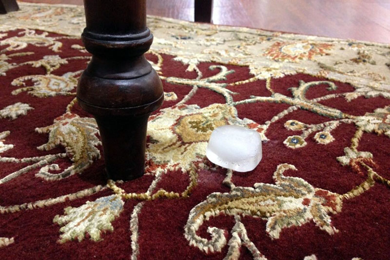 از بین بردن فرورفتگی فرش و قالی در اثر فشار پایه میز و صندلی