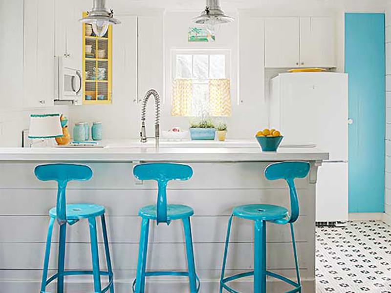 ترکیب رنگ مناسب آشپزخانه کوچک | آشپزخانه سفید و خاکستری و آبی