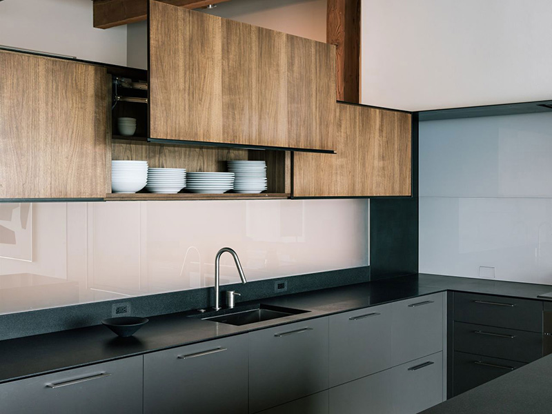 مدل کابینت چوبی تیره برای آشپزخانه مدرن