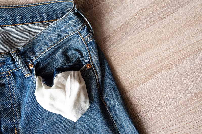 خالی نکردن جیب لباس‌ها یکی از رایج‌ترین اشتباهات شستشو است.