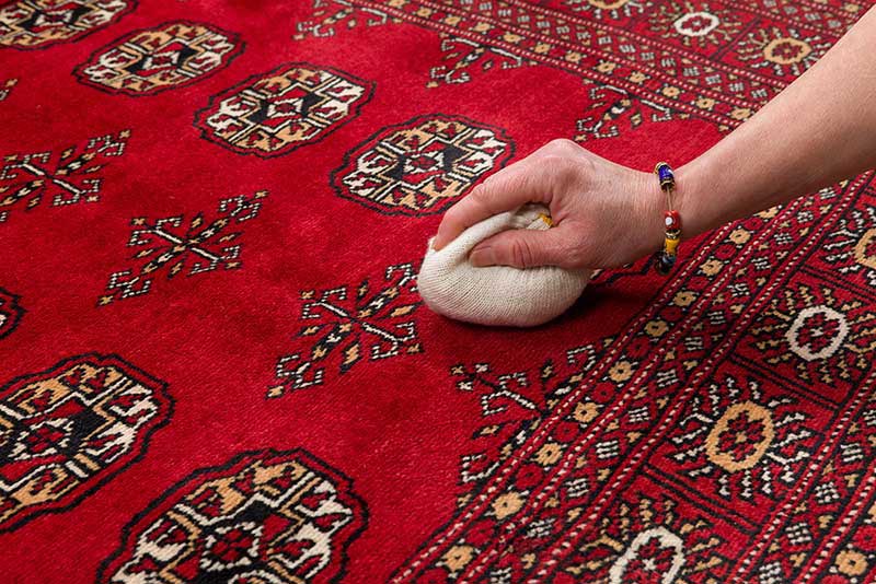 بهترین روش تمیز کردن فرش ابریشم در منزل